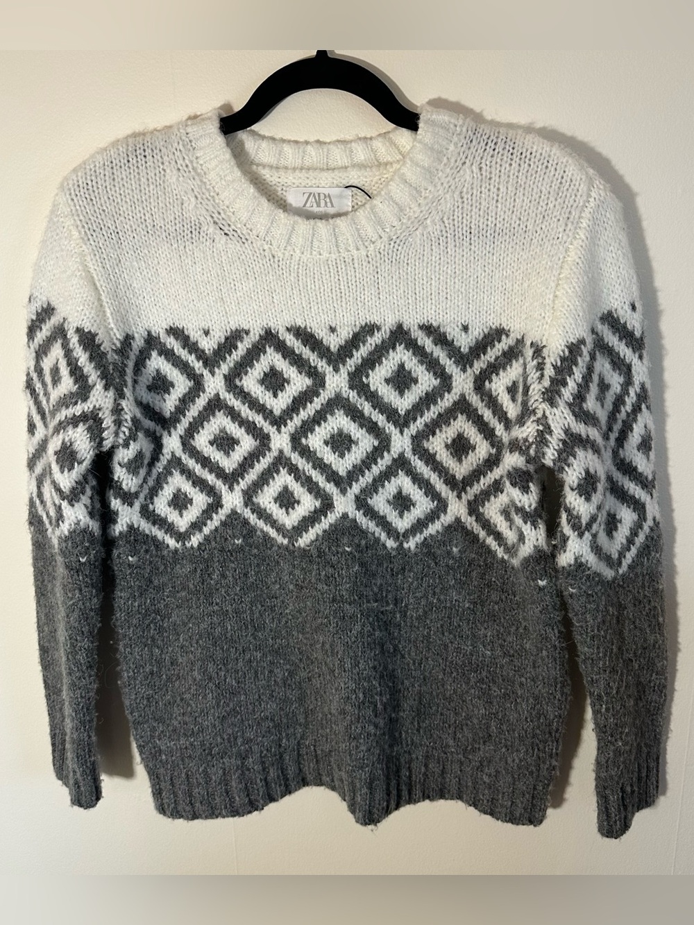 Zara Two-tone Cream & Black Knit  Sweater